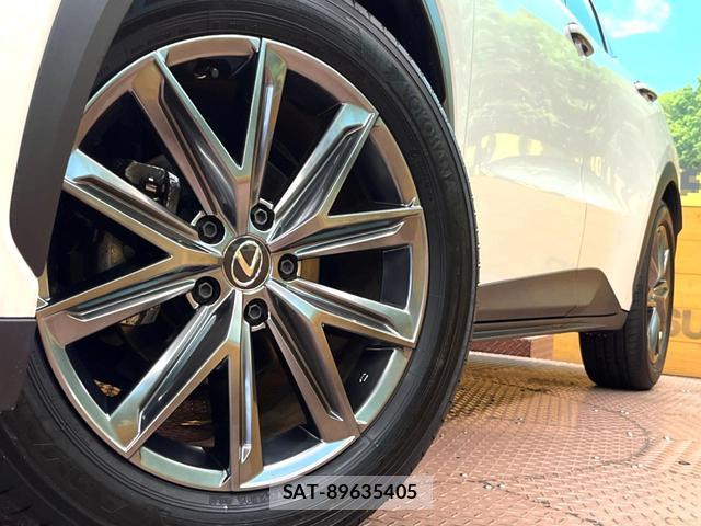 Lexus LBX 2024-02 8866092-12
