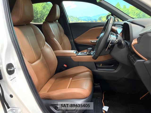 Lexus LBX 2024-02 8866092-7