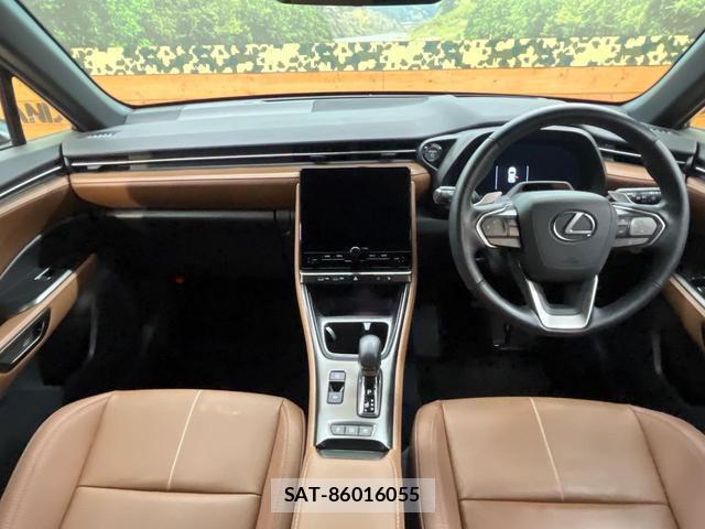 Lexus LBX 2024-02 8867095-1