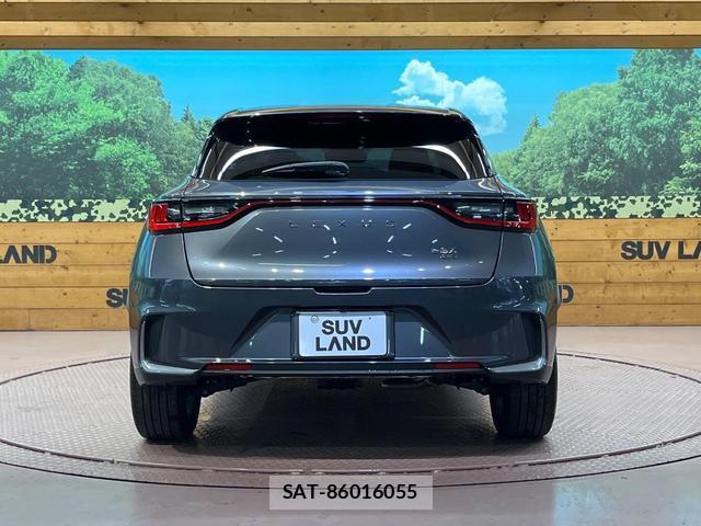 Lexus LBX 2024-02 8867095-14