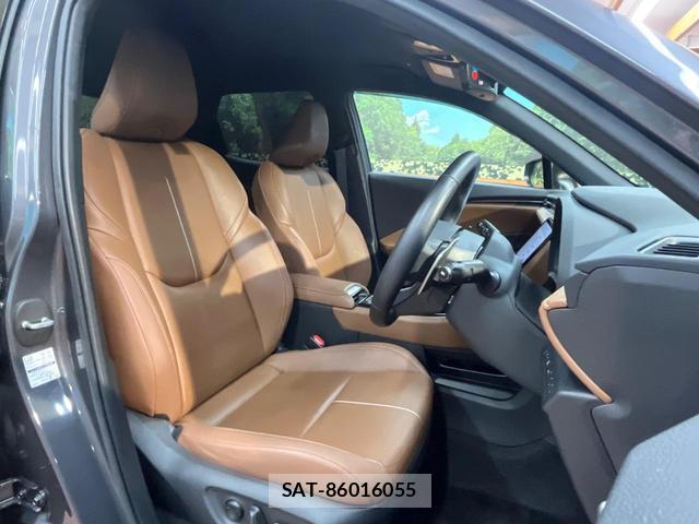 Lexus LBX 2024-02 8867095-7