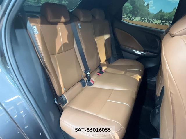 Lexus LBX 2024-02 8867095-8