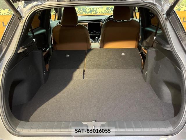 Lexus LBX 2024-02 8867095-9