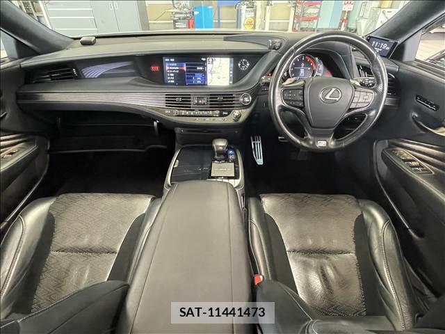 Lexus LS 2019-03 8865432-1
