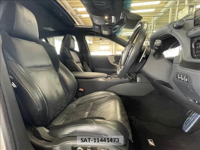 Lexus LS 2019-03 8865432-10