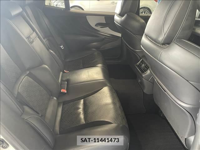 Lexus LS 2019-03 8865432-11