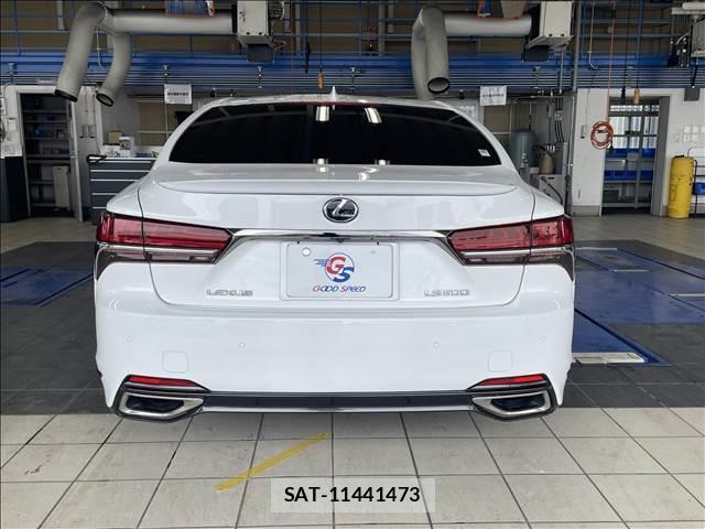 Lexus LS 2019-03 8865432-15