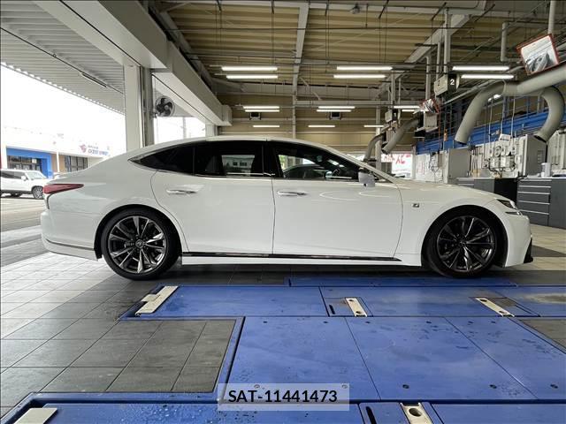 Lexus LS 2019-03 8865432-17
