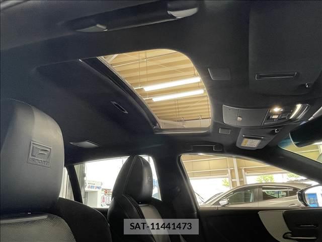 Lexus LS 2019-03 8865432-5