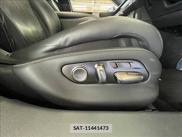 Lexus LS 2019-03 8865432-9