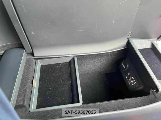 Lexus LS 2021-01 8866139-12