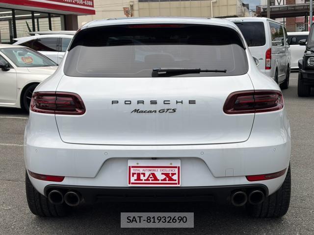 Porsche MACAN 2016-06 8866490-1