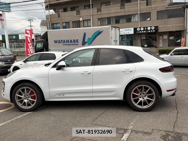 Porsche MACAN 2016-06 8866490-11
