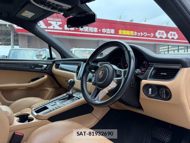Porsche MACAN 2016-06 8866490-12