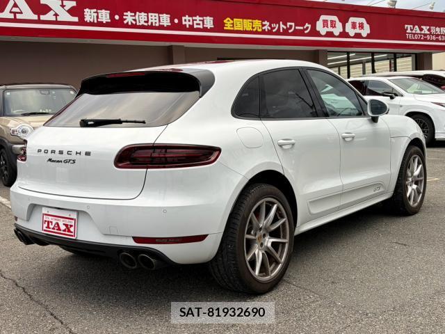 Porsche MACAN 2016-06 8866490-2