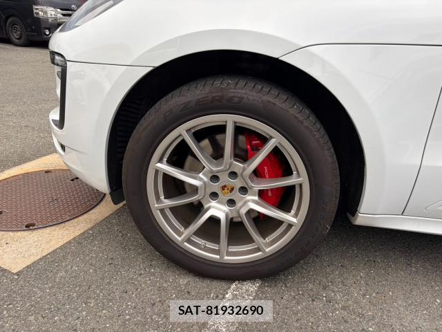 Porsche MACAN 2016-06 8866490-4
