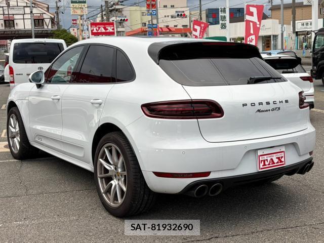 Porsche MACAN 2016-06 8866490-5