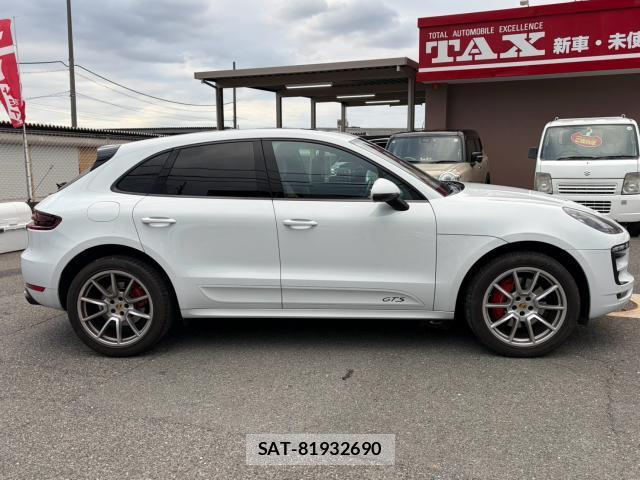 Porsche MACAN 2016-06 8866490-9