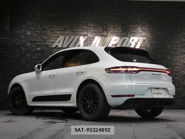 Porsche MACAN 2020-04 8866940-1