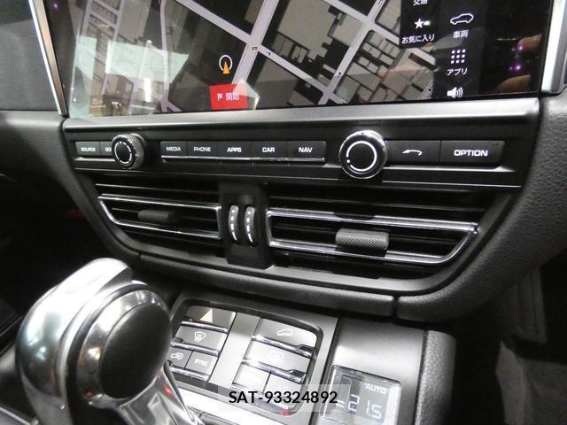 Porsche MACAN 2020-04 8866940-11