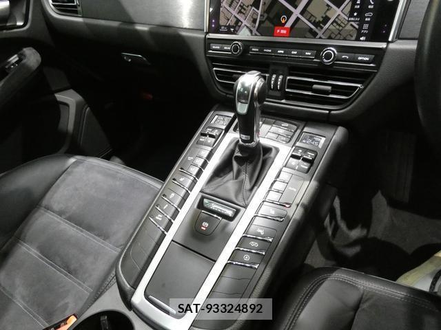 Porsche MACAN 2020-04 8866940-12