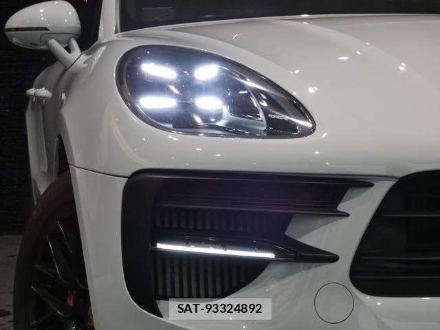 Porsche MACAN 2020-04 8866940-2