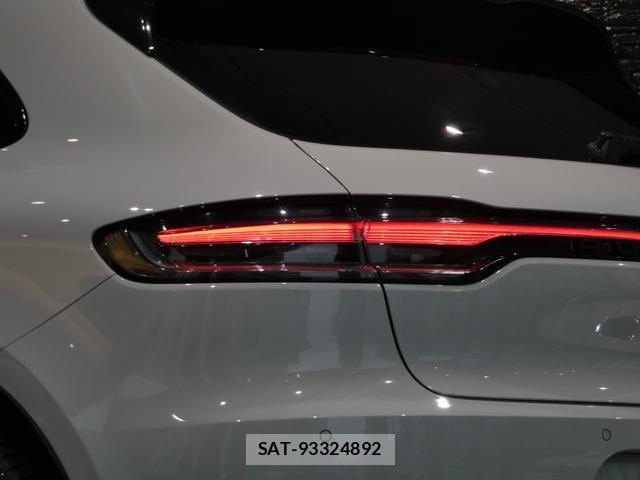 Porsche MACAN 2020-04 8866940-3