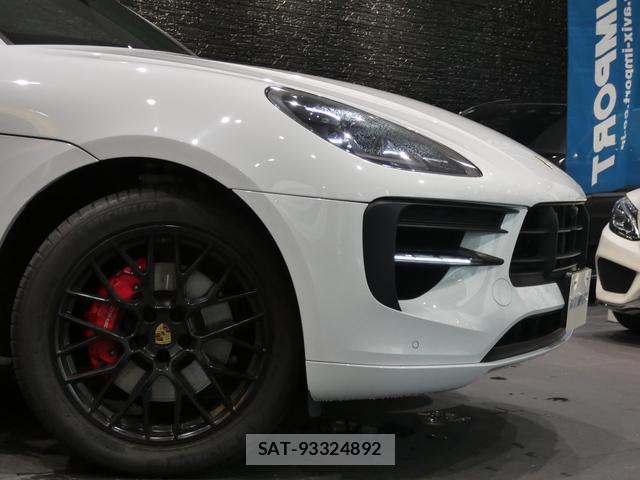 Porsche MACAN 2020-04 8866940-4