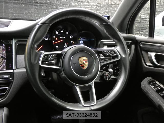 Porsche MACAN 2020-04 8866940-8
