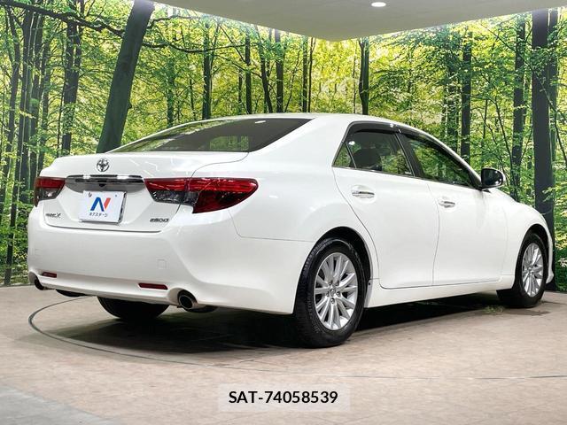 Toyota MARK X 2016-10 8866504-16