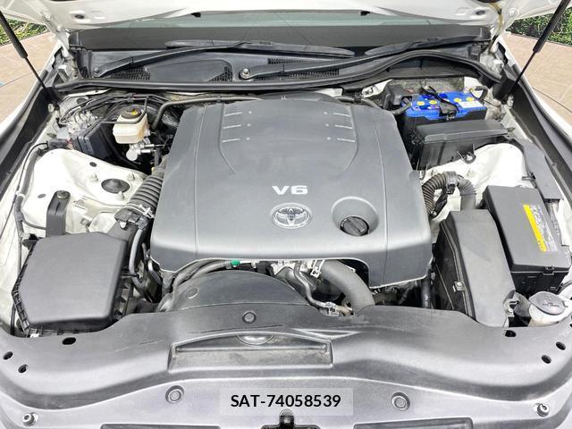 Toyota MARK X 2016-10 8866504-17