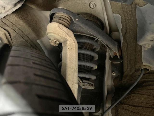 Toyota MARK X 2016-10 8866504-19