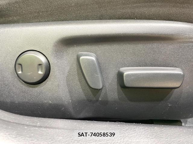 Toyota MARK X 2016-10 8866504-4