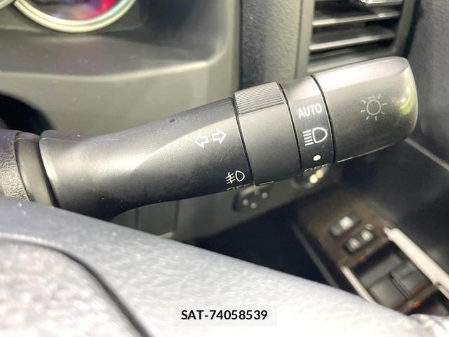 Toyota MARK X 2016-10 8866504-6