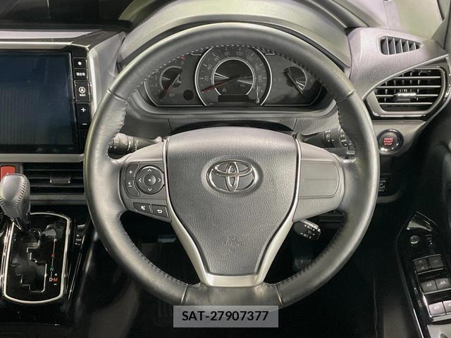 Toyota NOAH 2017-09 8865571-11