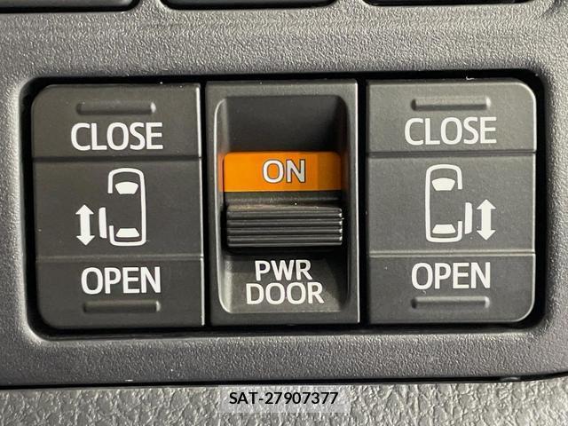 Toyota NOAH 2017-09 8865571-2