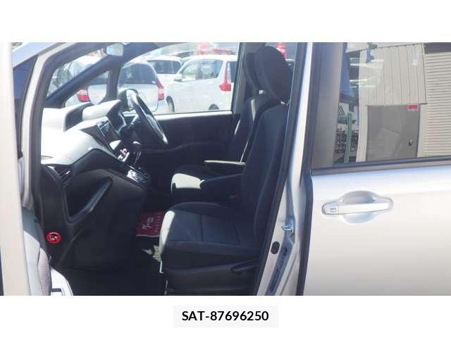 Toyota NOAH 2015-04 8865664-16