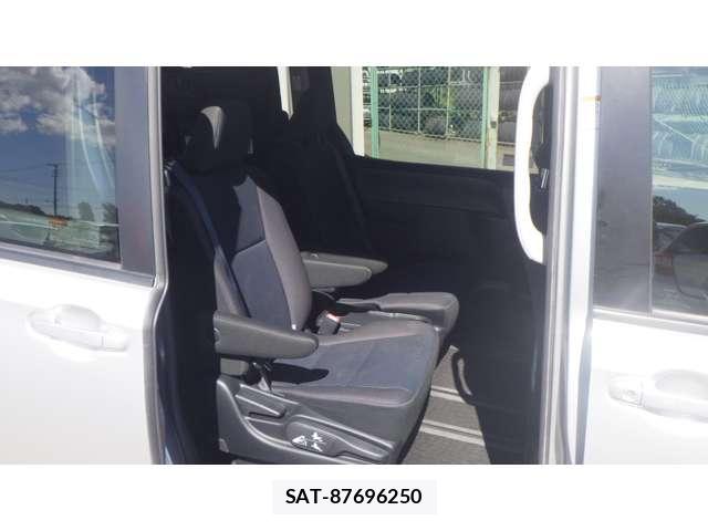 Toyota NOAH 2015-04 8865664-17