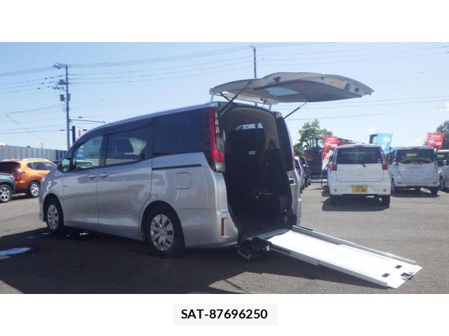 Toyota NOAH 2015-04 8865664-18