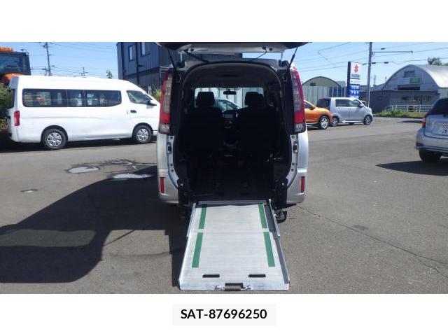 Toyota NOAH 2015-04 8865664-19