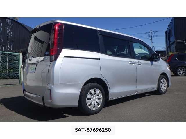 Toyota NOAH 2015-04 8865664-2