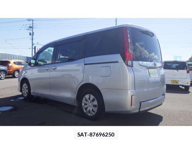 Toyota NOAH 2015-04 8865664-3