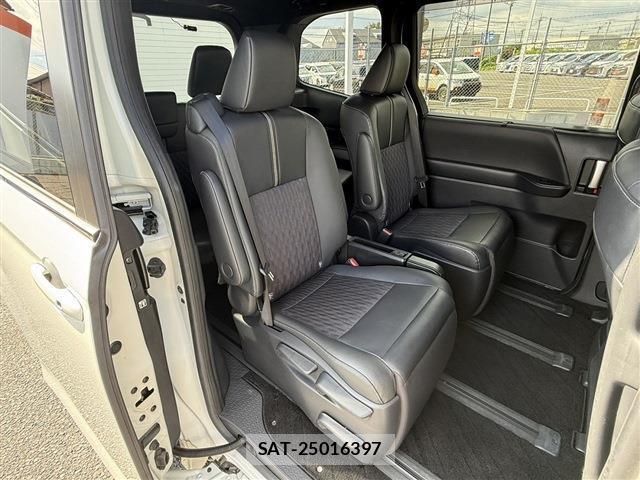Toyota NOAH 2024-05 8865690-14
