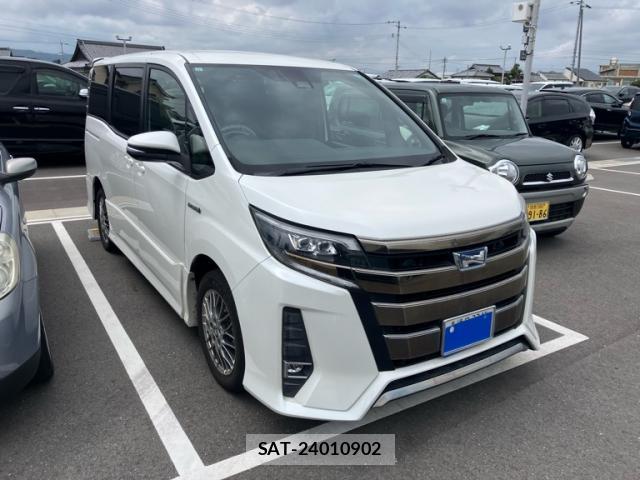 Toyota NOAH 2017-11 8866049-1