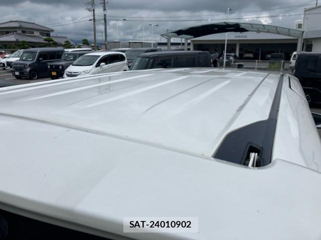 Toyota NOAH 2017-11 8866049-12