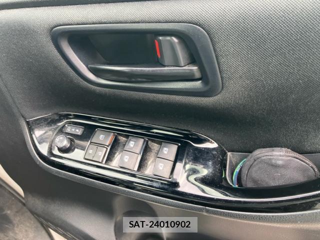 Toyota NOAH 2017-11 8866049-14