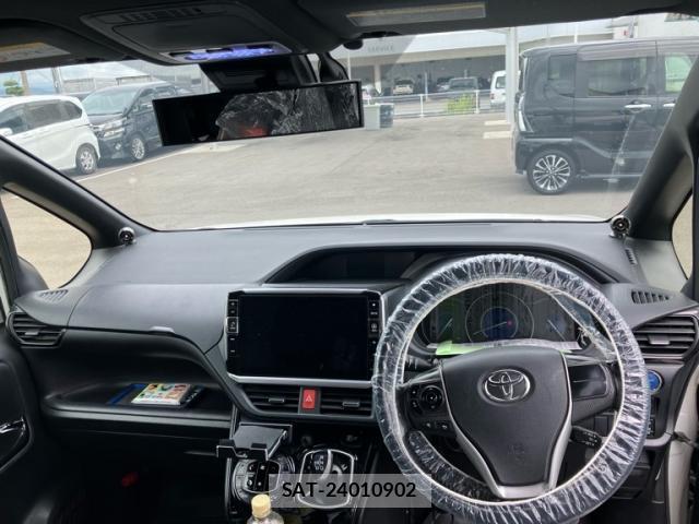 Toyota NOAH 2017-11 8866049-16