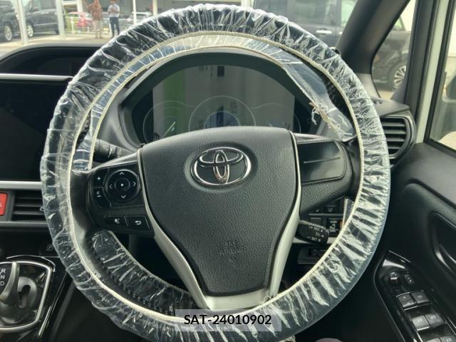 Toyota NOAH 2017-11 8866049-19