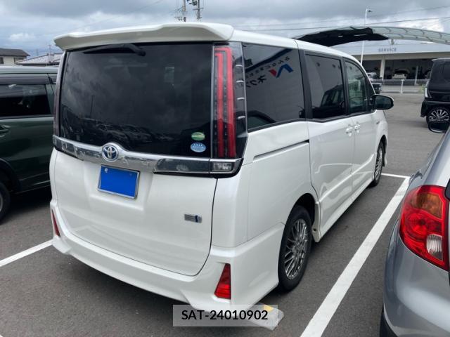 Toyota NOAH 2017-11 8866049-3