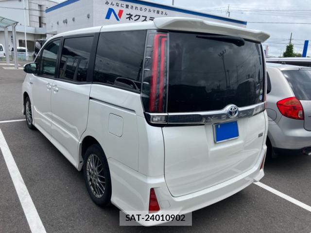Toyota NOAH 2017-11 8866049-4